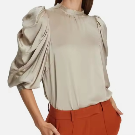 シルク100%の無地ブラウス